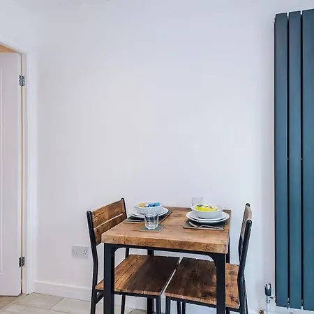 Nyaraló Stylish Mcr 2br Parking Near Etihad & Co-op