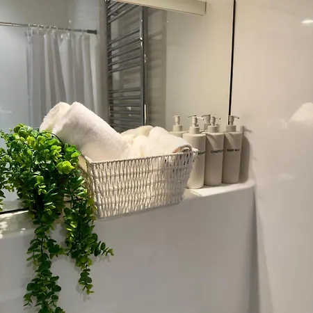 Nyaraló Modern 2 Bedroom Near Mediacity Uk *