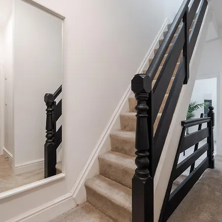 Spacious 6br House Sleeps 11 Free Parking Manchester