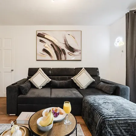Cosy 2br - Sleeps 6 - Etihad - Free Parking بيت للعطل مانشستر