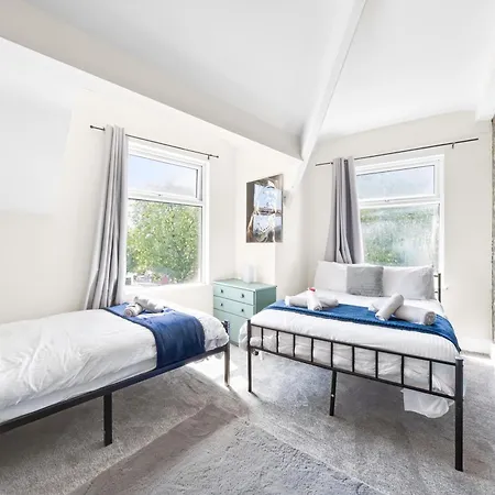 Spacious Maisonette, Hosted By Eason With Free Parking *