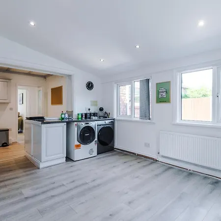 Modern Chorlton | Parking | & Airport Tatil Evi Manchester