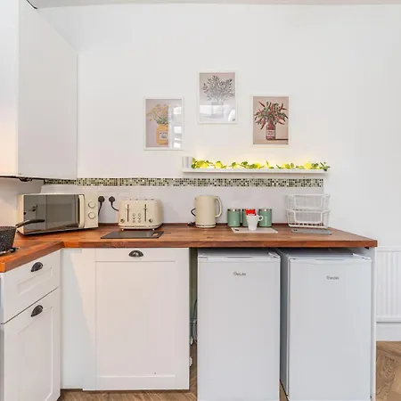 Nyaraló 4br With Games Salford Sleeps 7 Manchester