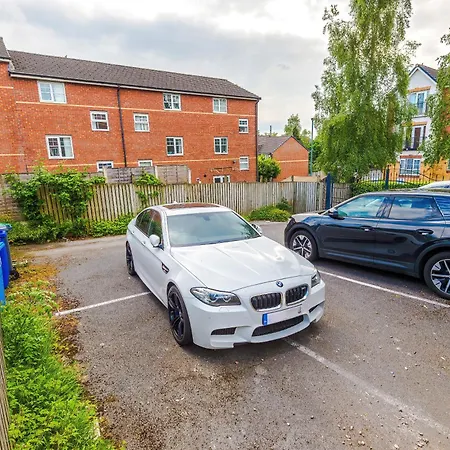 Sleeps 5 Near Centre Free Parking * Manchester