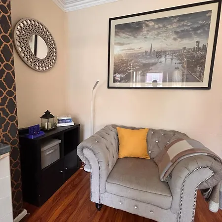 Дом отдыха 4br - Parking- Sleeps 7 - 2 Baths - Long Манчестер