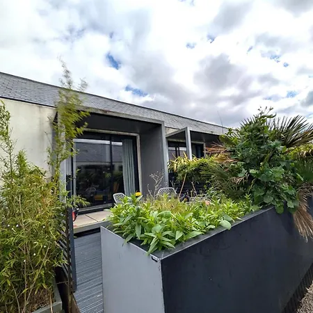 Modern 2 Bedroom Near Mediacity Uk Nyaraló *