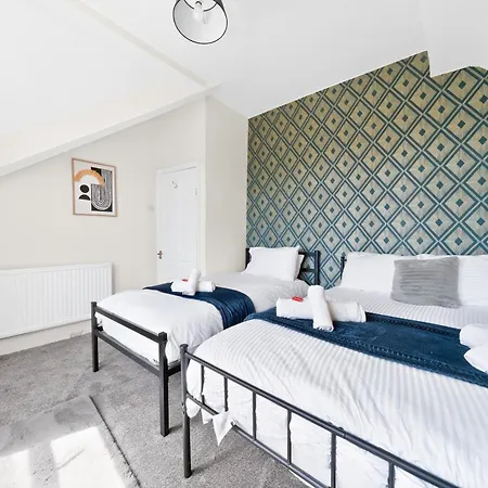 Spacious Maisonette, Hosted By Eason With Free Parking *