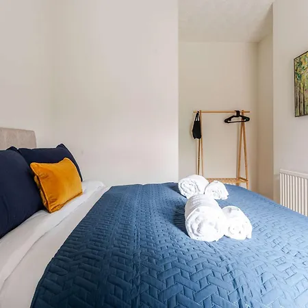 Nyaraló 4br With Games Salford Sleeps 7 Manchester