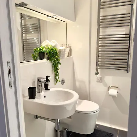 Modern 2 Bedroom Near Mediacity Uk Manchester