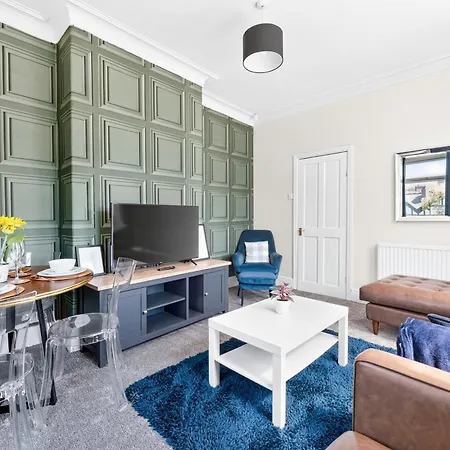 Spacious Maisonette, Hosted By Eason With Free Parking Manchester