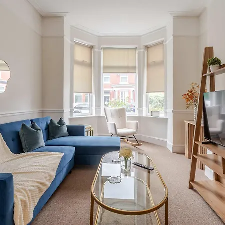 4br With Games Salford Sleeps 7 Manchester