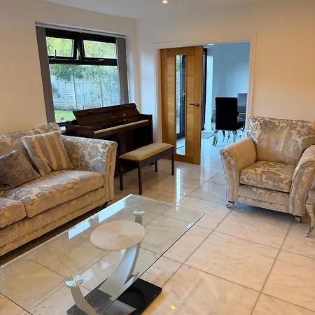 4 Bedroom Modern House In Prime Location