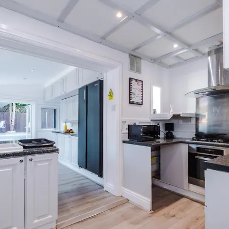 Modern Chorlton | Parking | & Airport Tatil Evi Manchester