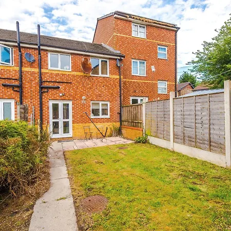 Sleeps 5 Near Centre Free Parking Manchester