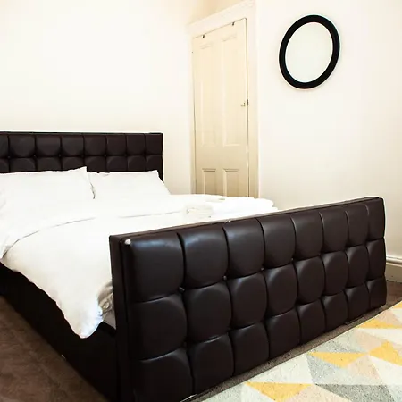 4br - Parking- Sleeps 7 - 2 Baths - Long