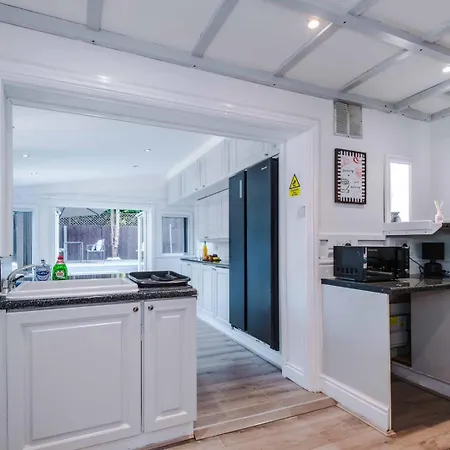 Tatil Evi Modern Chorlton | Parking | & Airport *