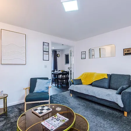 Sleeps 5 Near Centre Free Parking Manchester