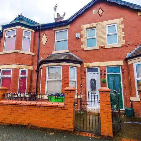Spacious House With Free Parking Near Mediacityuk, Trafford Centre, Centre *