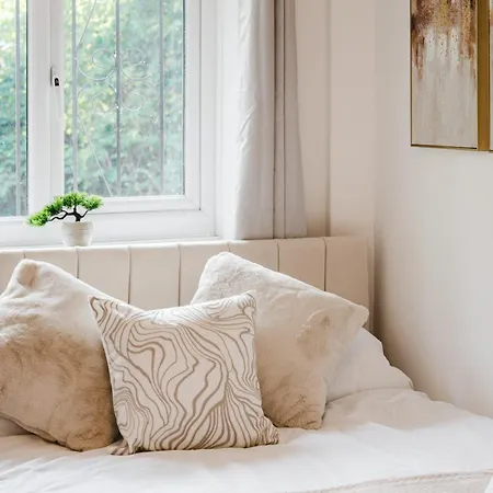 Cosy 2br - Sleeps 6 - Etihad - Free Parking Nyaraló