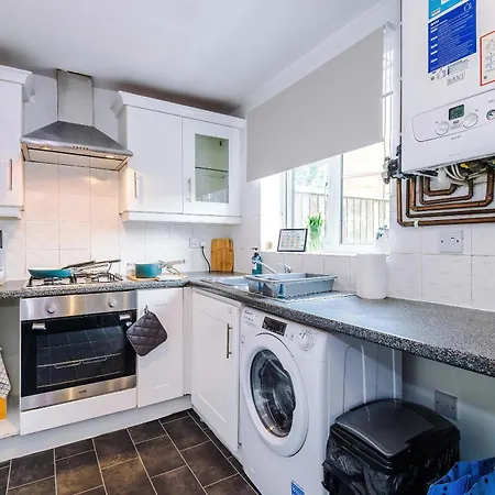 Sleeps 5 Near Centre Free Parking