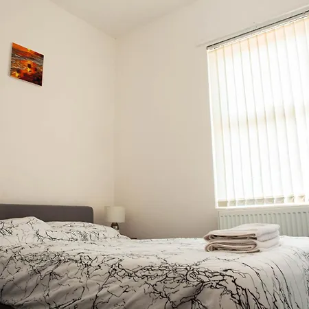 Дом отдыха 4br - Parking- Sleeps 7 - 2 Baths - Long *