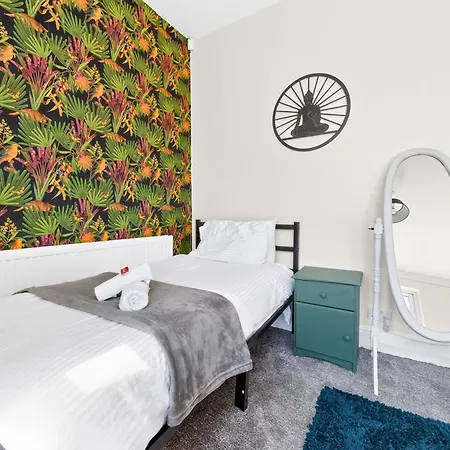 Spacious Maisonette, Hosted By Eason With Free Parking Nyaraló *