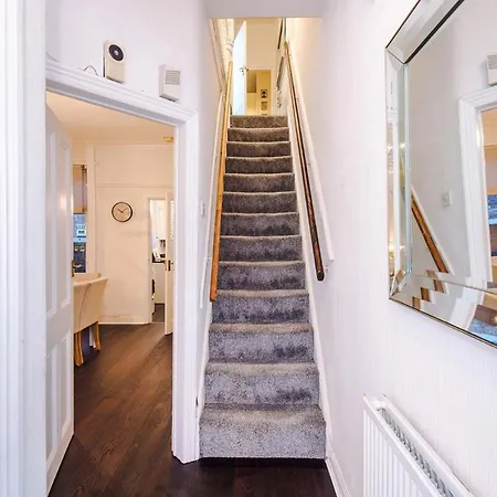 Old Trafford Sleeps 6 Wifi Free Parking * Manchester