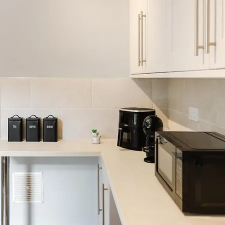 Modern 3br For 8 - Easy Access - Free Parking Manchester