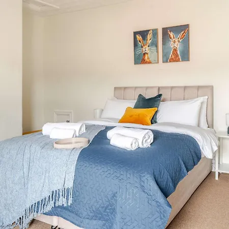 Feriehus 4br With Games Salford Sleeps 7 *