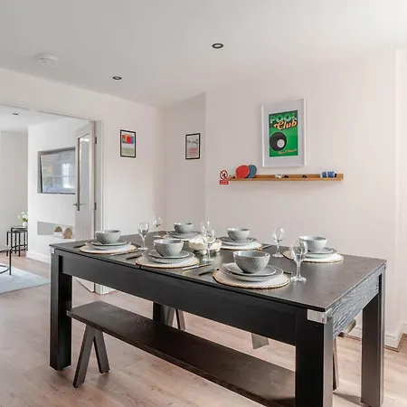 Nyaraló 3br Parking Wifi Sleeps 8 Manchester