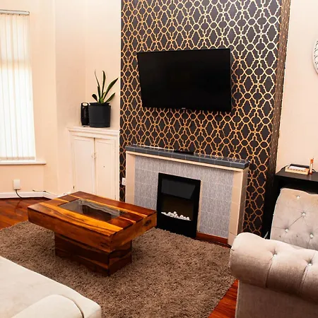 4br - Parking- Sleeps 7 - 2 Baths - Long *