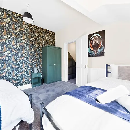 Spacious Maisonette, Hosted By Eason With Free Parking