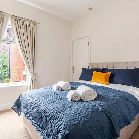 4br With Games Salford Sleeps 7 Manchester