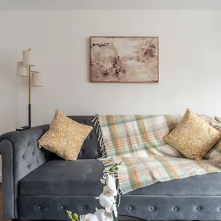 3br Parking Wifi Sleeps 8 Manchester