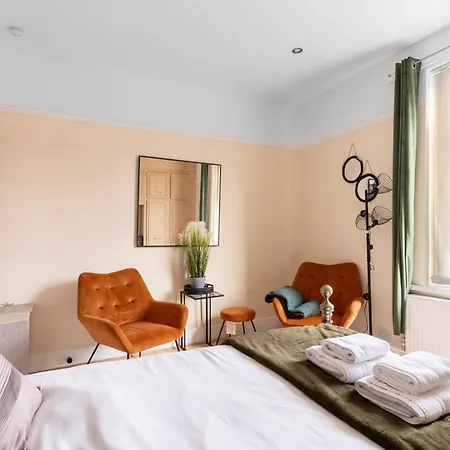Enormous 5 Bed House - Sleeps 13 - Free Parking Nyaraló Manchester