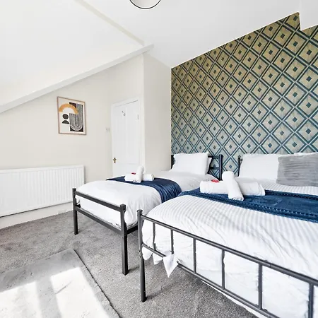 Nyaraló Spacious Maisonette, Hosted By Eason With Free Parking