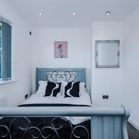 Modern Chorlton | Parking | & Airport Tatil Evi Manchester