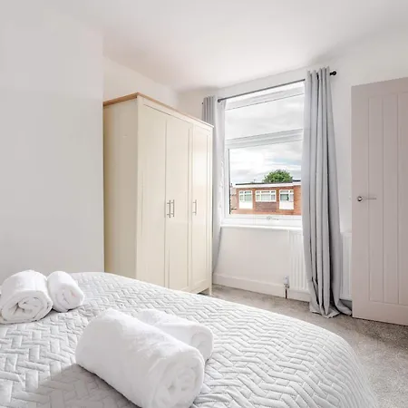 3br Parking Wifi Sleeps 8