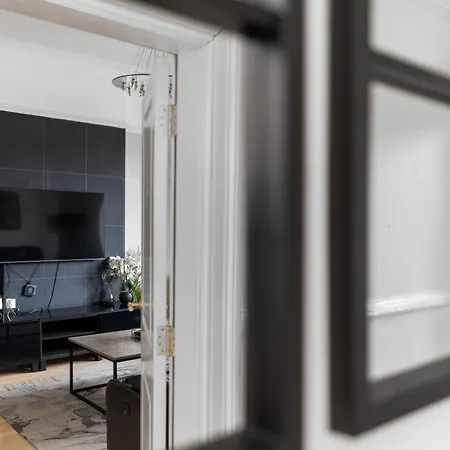 Nyaraló Enormous 5 Bed House - Sleeps 13 - Free Parking Manchester