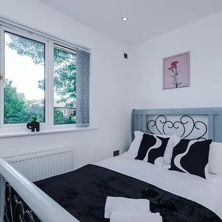 Modern Chorlton | Parking | & Airport *