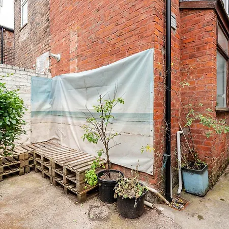 4br With Games Salford Sleeps 7 Feriehus *