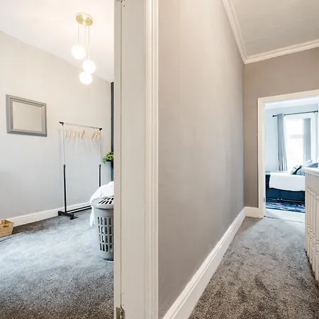 Modern 3br For 8 - Easy Access - Free Parking * Manchester