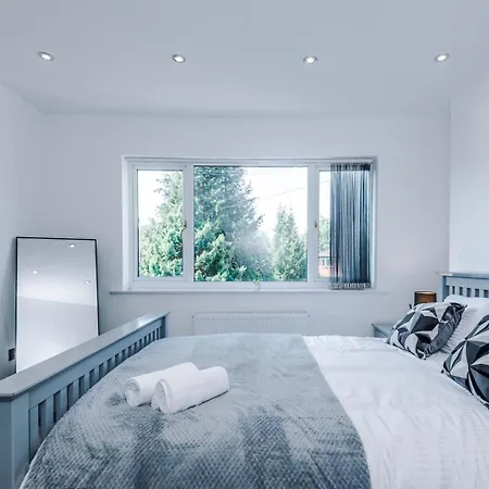 Modern Chorlton | Parking | & Airport *