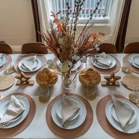 Enormous 5 Bed House - Sleeps 13 - Free Parking Casa de Férias Manchester