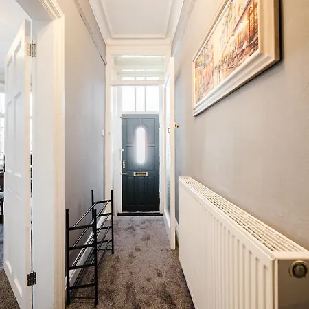 Modern 3br For 8 - Easy Access - Free Parking Manchester