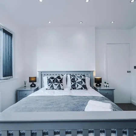 Modern Chorlton | Parking | & Airport Feriehus *