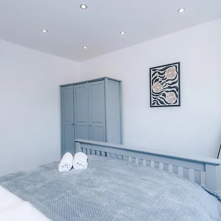 Modern Chorlton | Parking | & Airport Tatil Evi *