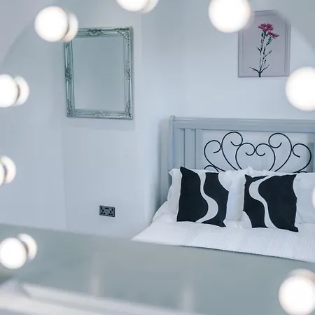 Modern Chorlton | Parking | & Airport *