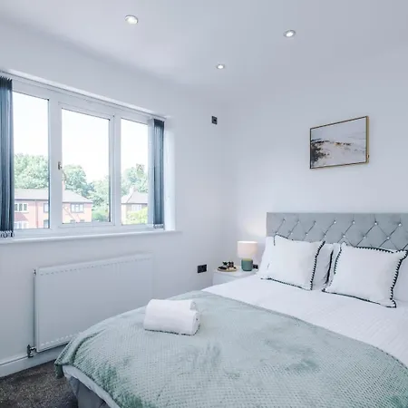 Modern Chorlton | Parking | & Airport Tatil Evi