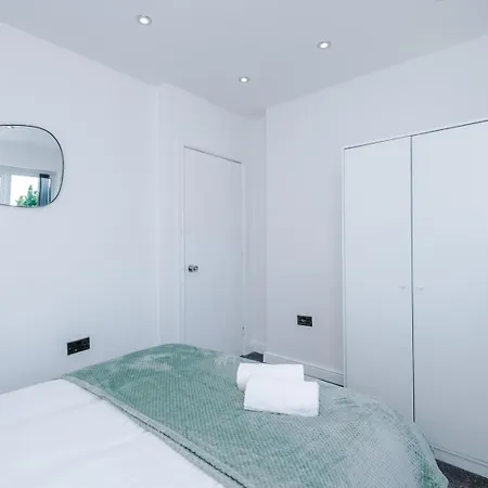 Modern Chorlton | Parking | & Airport Tatil Evi *